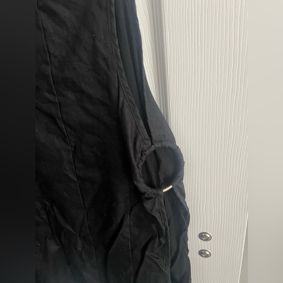 DISSH Linen Top with Rings - Picture 4 of 5